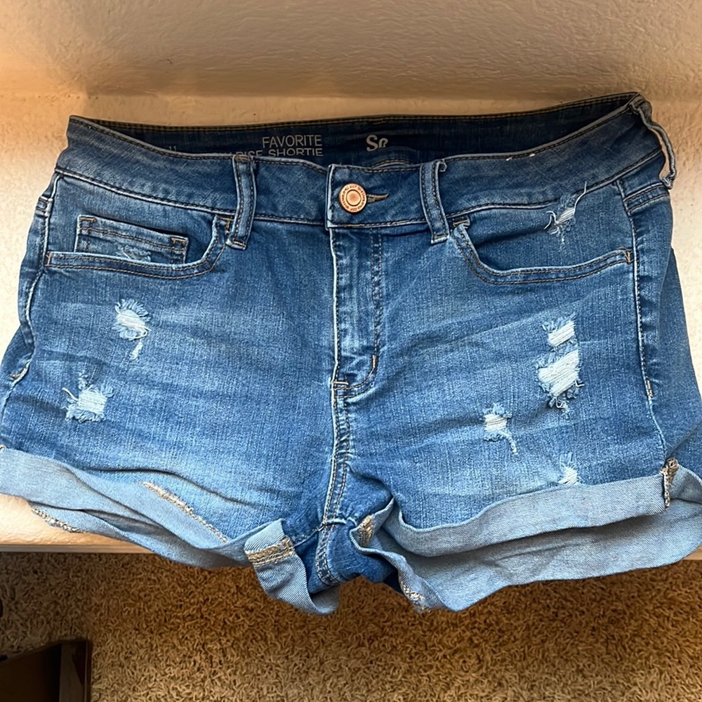 Distressed low rise shorts